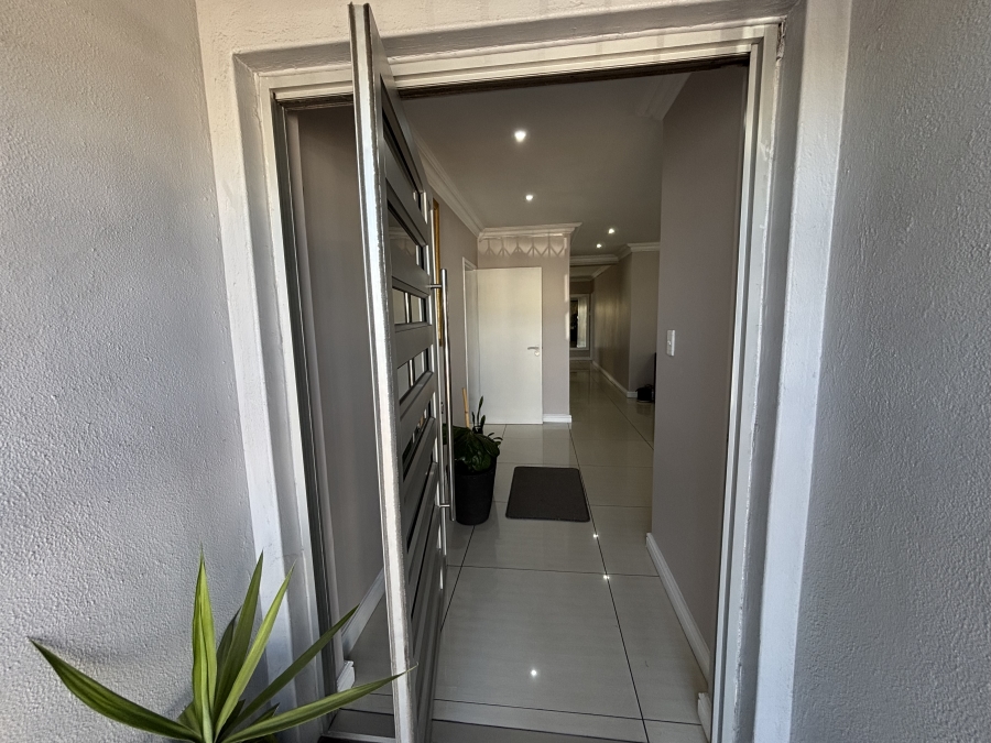 4 Bedroom Property for Sale in Surrey Estate Western Cape